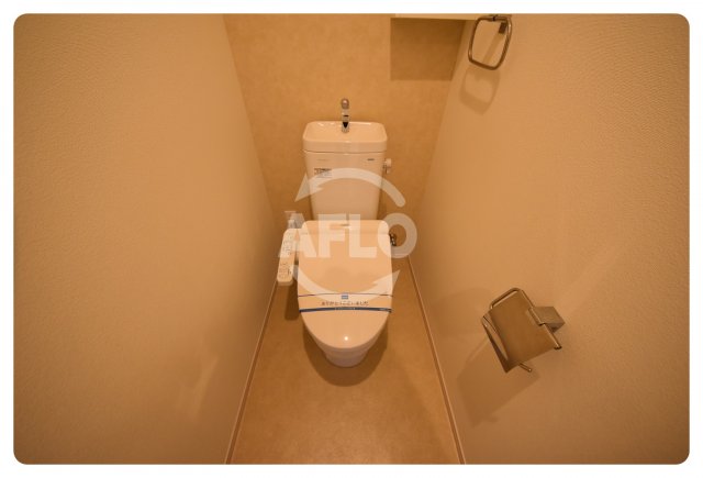 トイレ　プレジール関目　温水洗浄便座