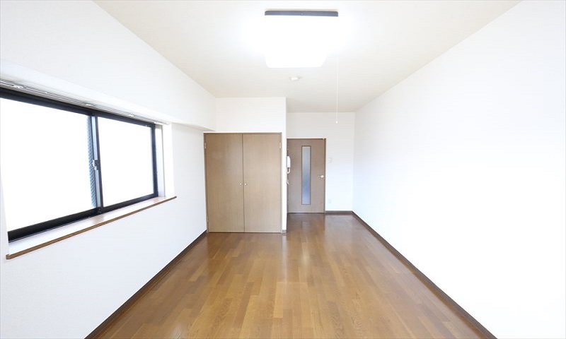 居室・リビング　洋室8.7帖　キッチン2.0帖