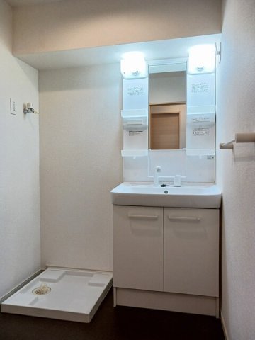 洗面設備　スペースが確保できる洗面所です