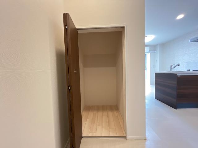 収納　階段下収納