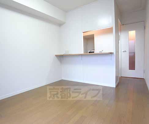 居室・リビング　広々としたダイニングキッチンです。