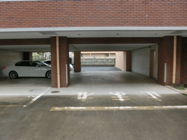 駐車場　敷地内駐車場