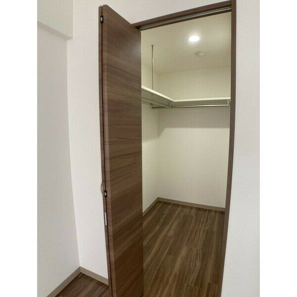 収納　収納力のあるウォークインクローゼットです！