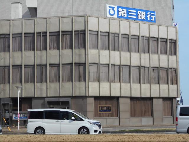 銀行　（株）第三銀行／中央通支店（銀行）まで677m