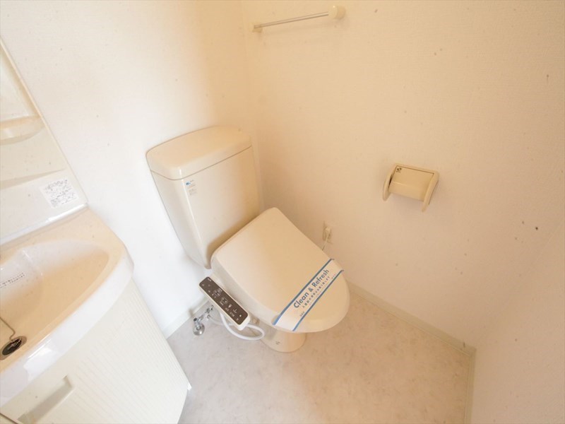 トイレ　温水洗浄暖房便座付トイレ