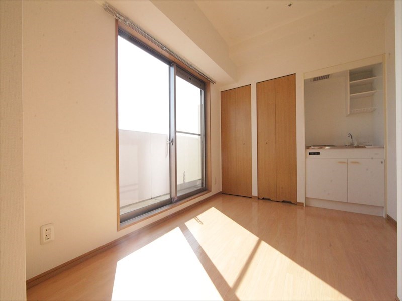 居室・リビング　ＤＫ5.5帖　クローゼット付　南面バルコニー