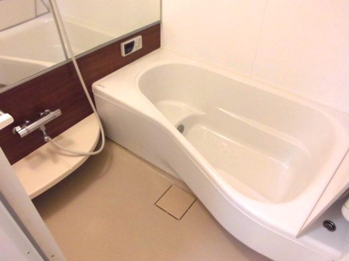 バス・シャワールーム　※写真は反転タイプのお部屋です