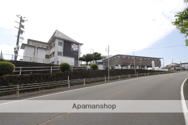 中学校　曽於市立末吉中学校（中学校）まで790m