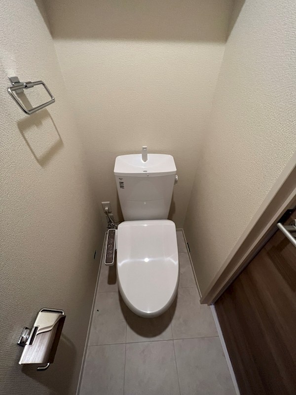 トイレ　同仕様写真(反転タイプ)