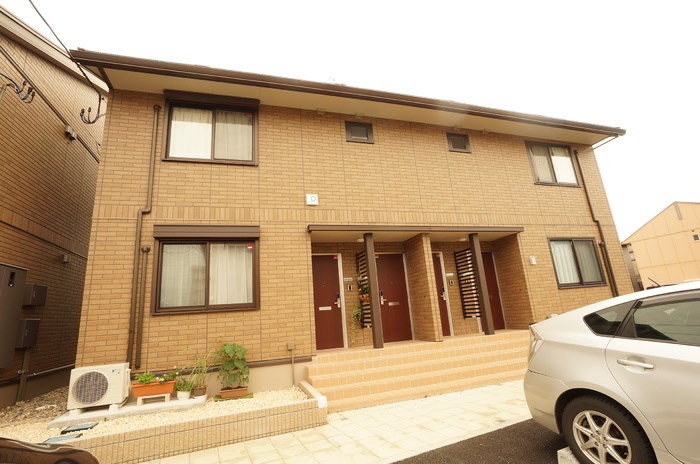 建物外観　2015年築、大和ハウス施工