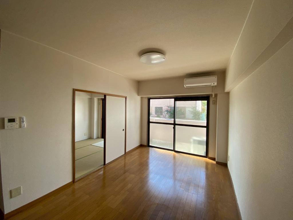 居室・リビング　グランドール大幸II (写真間取り反転タイプ)