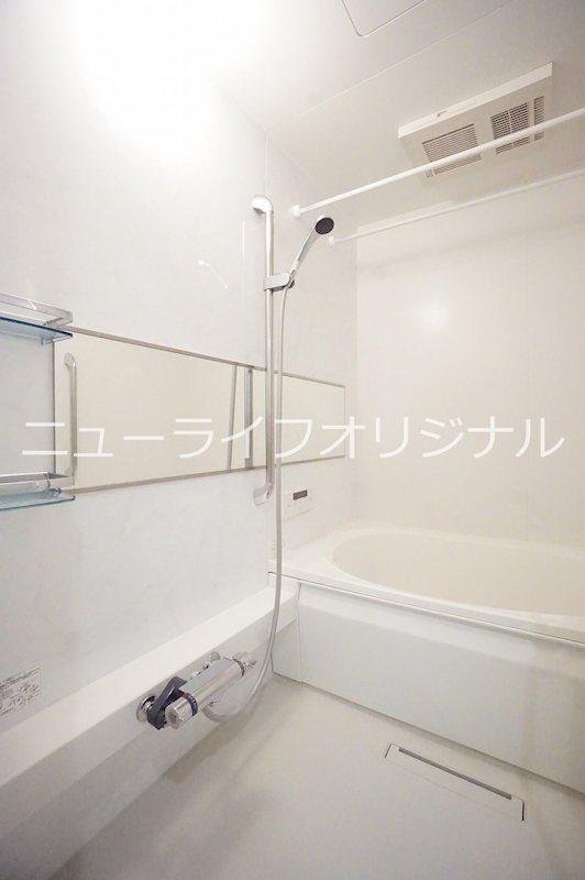 バス・シャワールーム　浴室暖房乾燥機付でゆったりとした浴室