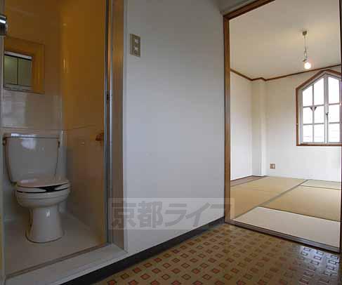 トイレ　ユニットバスとお部屋です。