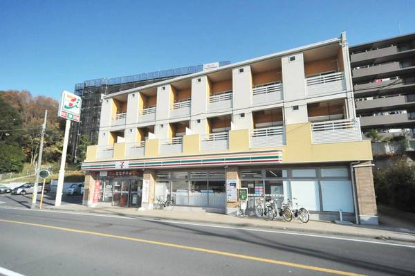 コンビニ　セブンイレブン（コンビニ）まで300m