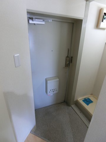 玄関　他のお部屋の参考写真となります。