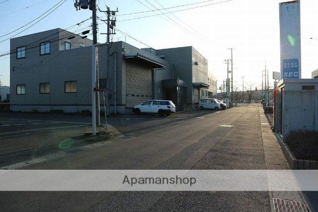 その他　前面道路（その他）まで0m