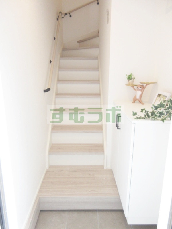 玄関　小物置きもお洒落にアレンジ可能！