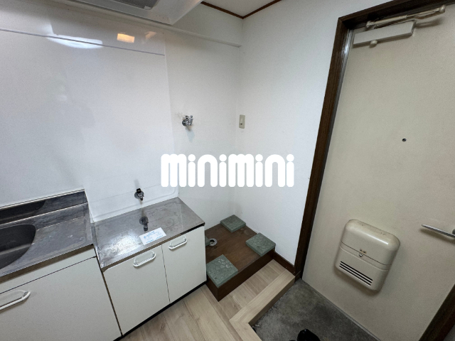 エントランス　下駄箱完備