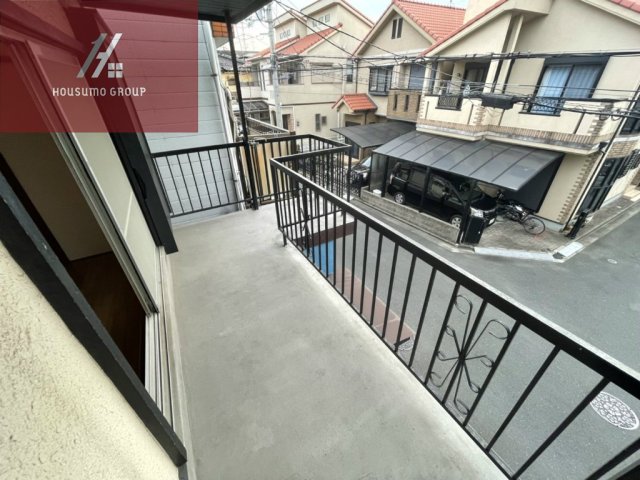 バルコニー　開放的で明るい空間を演出してくれるバルコニーです