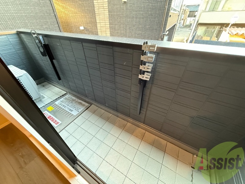 バルコニー　バルコニーがあるので洗濯物を干すことが出来ますね。