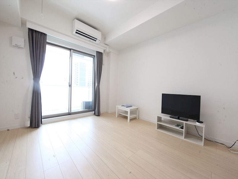 居室・リビング　洋室7.8帖　エアコン完備　収納充実バルコニーに面しています