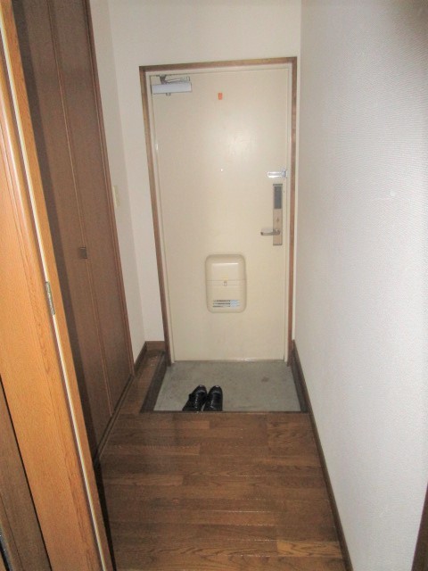 玄関　別号室の参考写真になります。