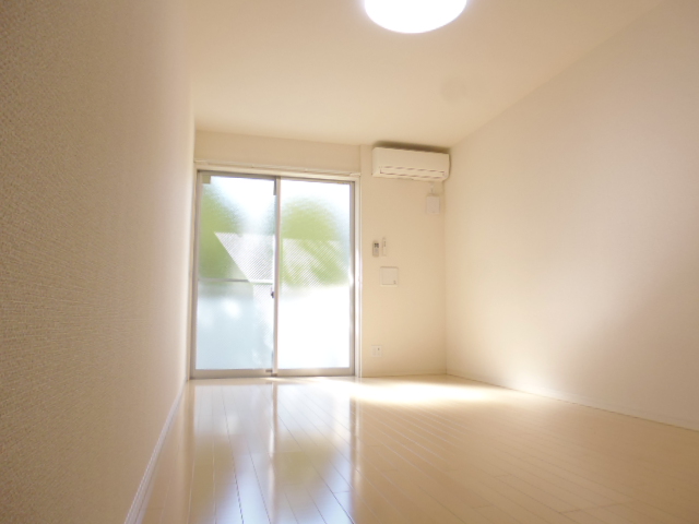 居室・リビング　別号室、参考写真です