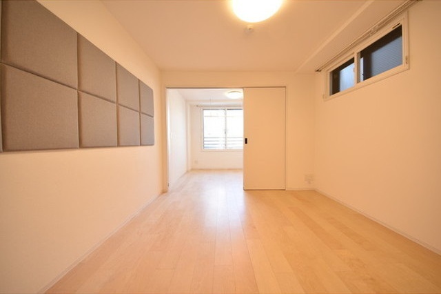 居室・リビング　☆明るい洋室☆