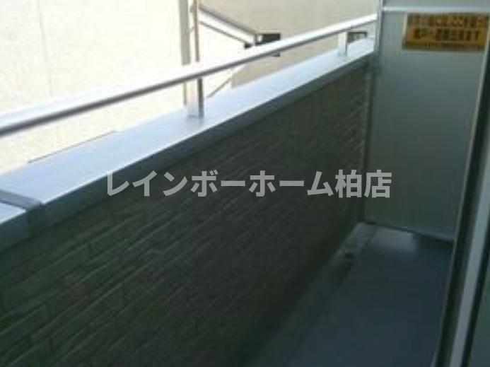 バルコニー　開放的で明るい空間を演出してくれるバルコニーです