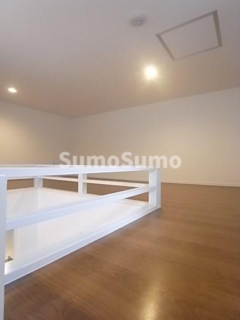 その他部屋・スペース　落ち着いた色調の寝室です