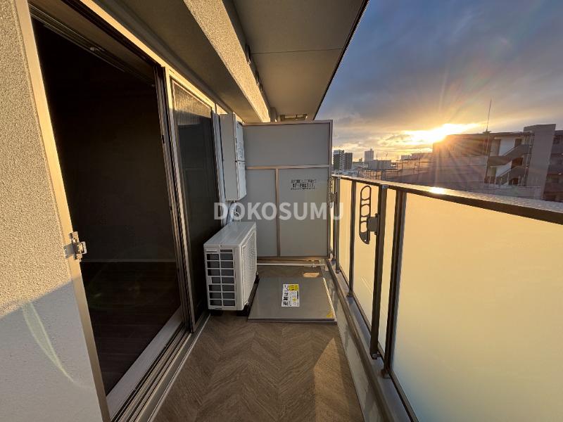 バルコニー　心地よい風と光を感じる、暮らしの楽しみが広がる場所。