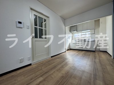 居室・リビング　こちらのリビングで趣味の時間をお楽しみください