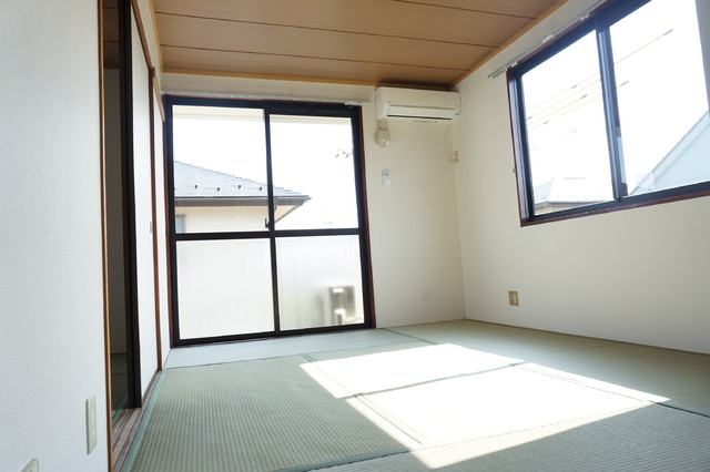 居室・リビング　南西和室６帖