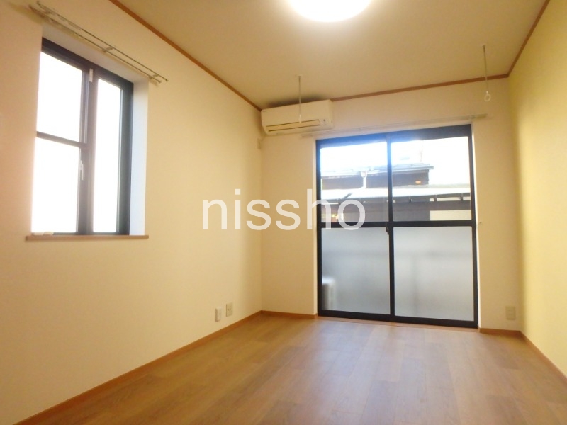 居室・リビング　二面採光の明るい洋室♪