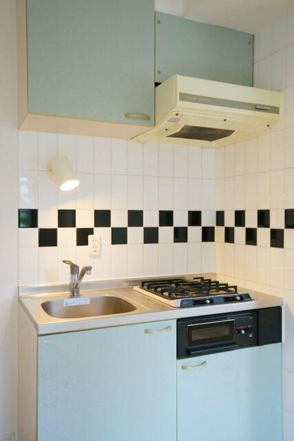 キッチン　※同建物内・別タイプの参考写真です。