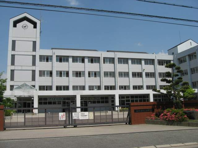 中学校　高槻市立阿武山中学校（中学校）まで814m