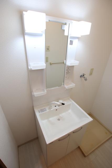 洗面設備　※同物件、別号室の為参考写真になります。