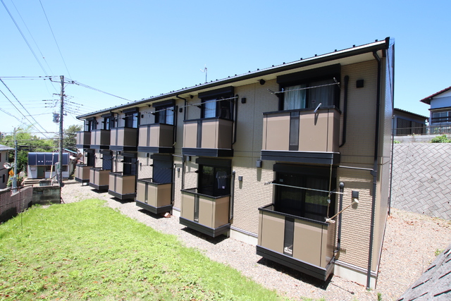 建物外観　南向きで日当たり良好です♪