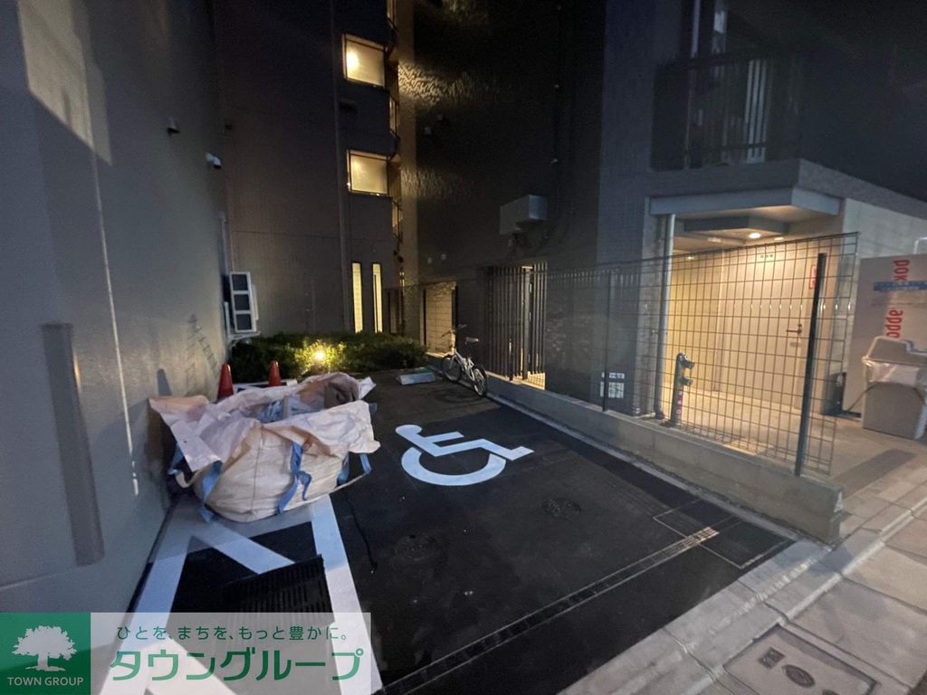 駐車場　エントランス