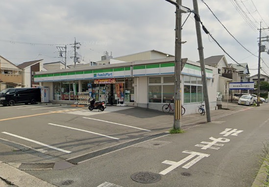 コンビニ　ファミリーマート 川西久代店（コンビニ）まで531m