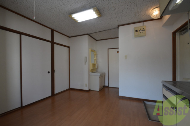 居室・リビング　食卓テーブルも十分置けます