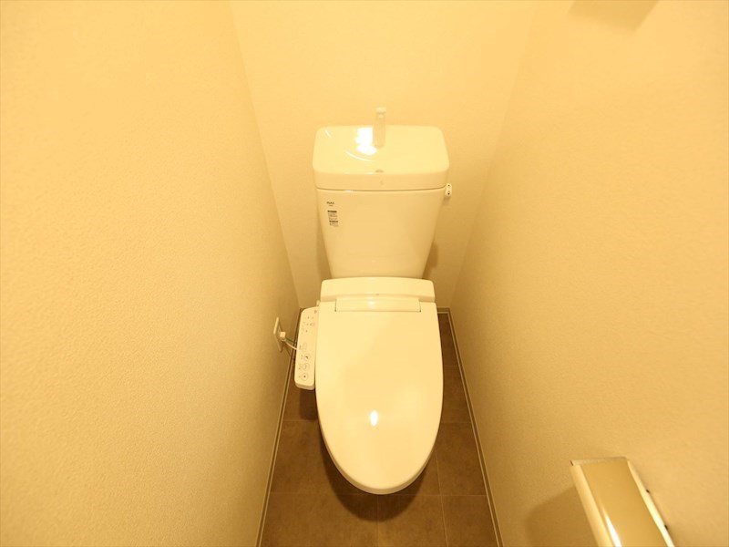 トイレ　温水洗浄暖房便座付トイレ