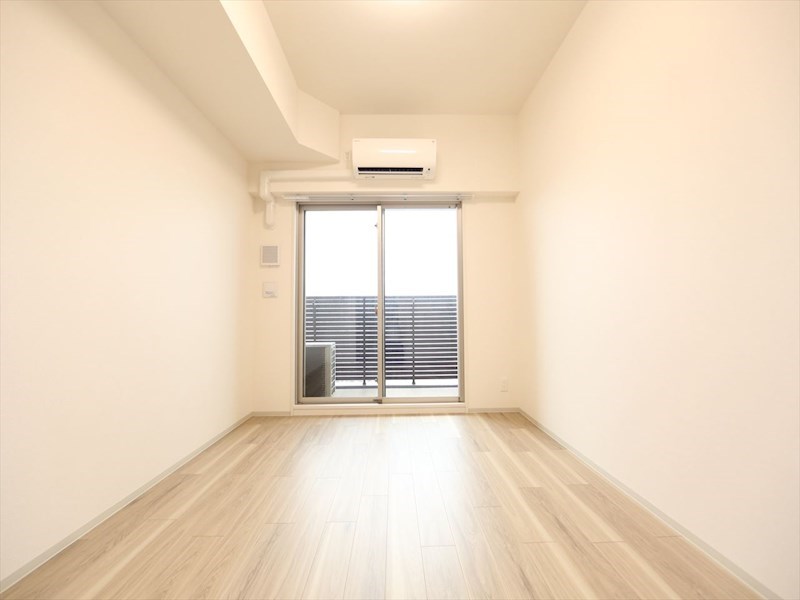 バルコニー　洋室6.7帖　エアコン完備　バルコニー