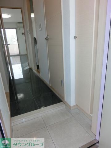 玄関　玄関下駄箱あり