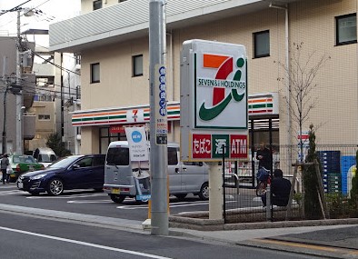 コンビニ　セブンイレブン 初台店（コンビニ）まで583m