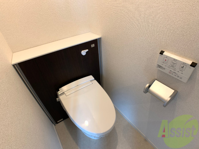 トイレ　ウォシュレット機能がついたトイレです。安心して使用できますね