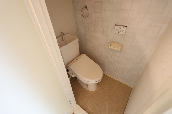 トイレ　温水洗浄便座