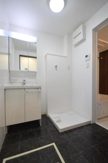 洗面設備　ゆったりとした脱衣場です♪♪