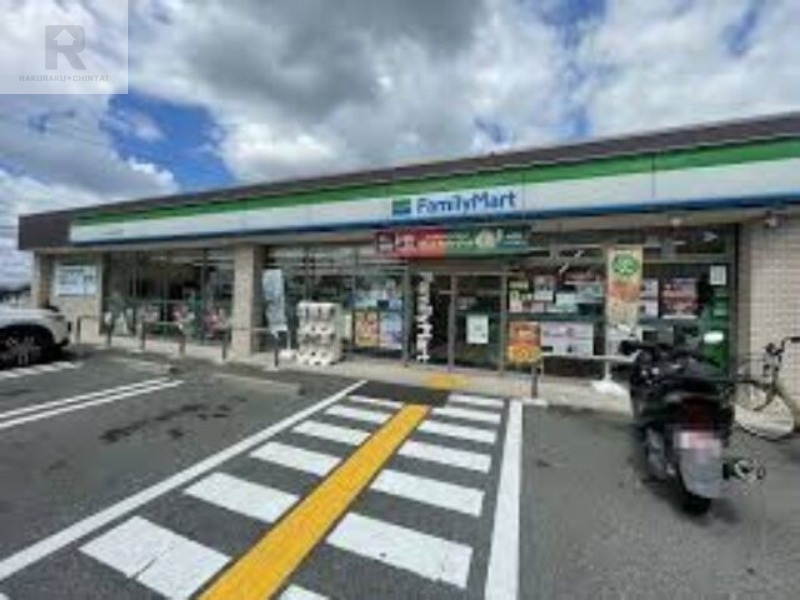 コンビニ　ファミリーマート枚方津田北町店（コンビニ）まで636m
