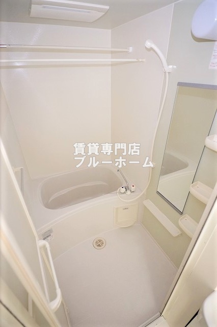 バス・シャワールーム　浴室乾燥機付きのお風呂！